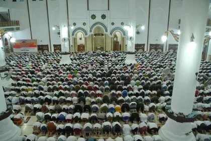 shalat berjamaah di masjid