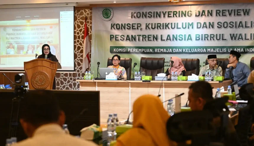 mui-bahas-pesantren-lansia