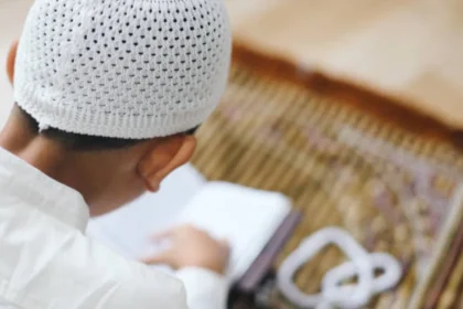 santri berzikir