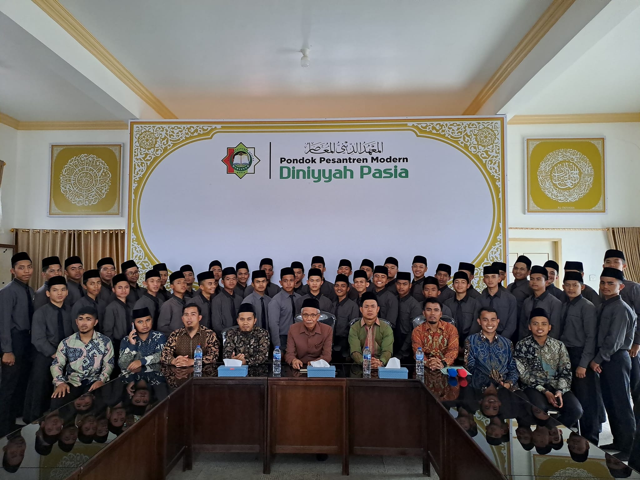 Buya Nawair Mukhtar bersama santri