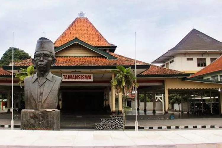 pesantren Ki-Hajar dewantoro