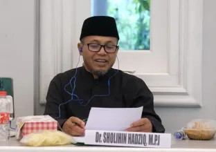 KH.-Dr.-Sholihien-Hadziq