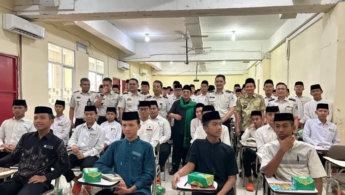 Kantor Imigrasi Kelas I Khusus Non TPI Tangerang mengedukasi santri Pondok Pesantren Tahfizh Darul Quran Tangeran, tentang TPPO dan TPPM