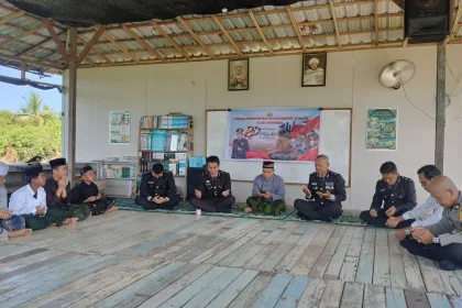 Polres Singkawang Rayakan HUT Bhayangkara ke-80 dengan Berbagi Bersama Santri Pondok Pesantren Al-Ghuroba'