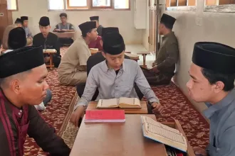 Ketika Pesantren Merawat Tradisi dan Merangkul Teknologi
