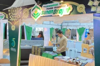 Pesantren Sunan Drajat Kenalkan Produk Kreatif Santri di Bazar Muktamar NU