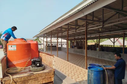 Musim Kemarau Berkepanjangan, DLH Bangka Salurkan Bantuan Air Bersih ke Pondok Pesantren