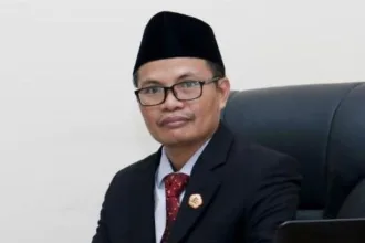 Profil Dr. Adib, M.Ag., Direktur Ma’had Aly Kemenag yang memiliki pengalaman sebagai santri, akademisi, pimpinan perguruan tinggi, pengasuh pesantren, dan birokrat.